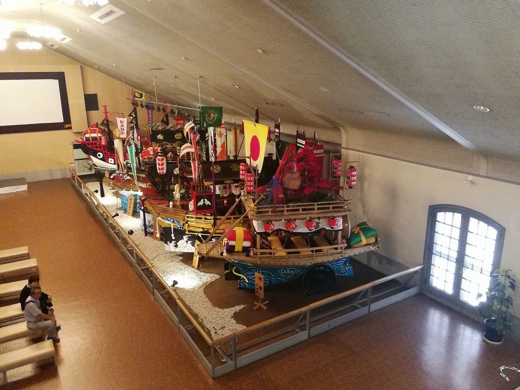 長崎くんちの曳物がある長崎伝統芸能館